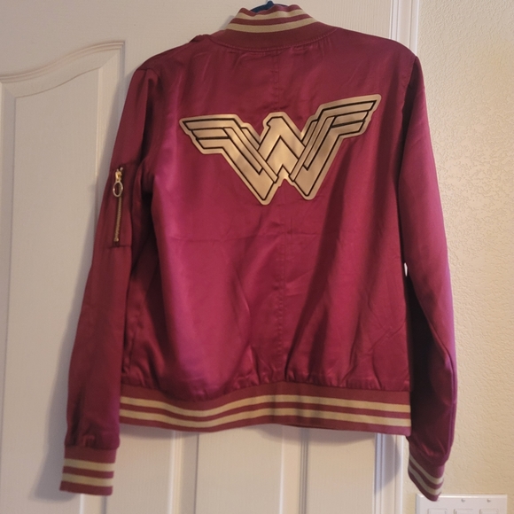 Wonder Woman Logo Bomber Jacket by Bioworld Womens Size L - Picture 2 of 6